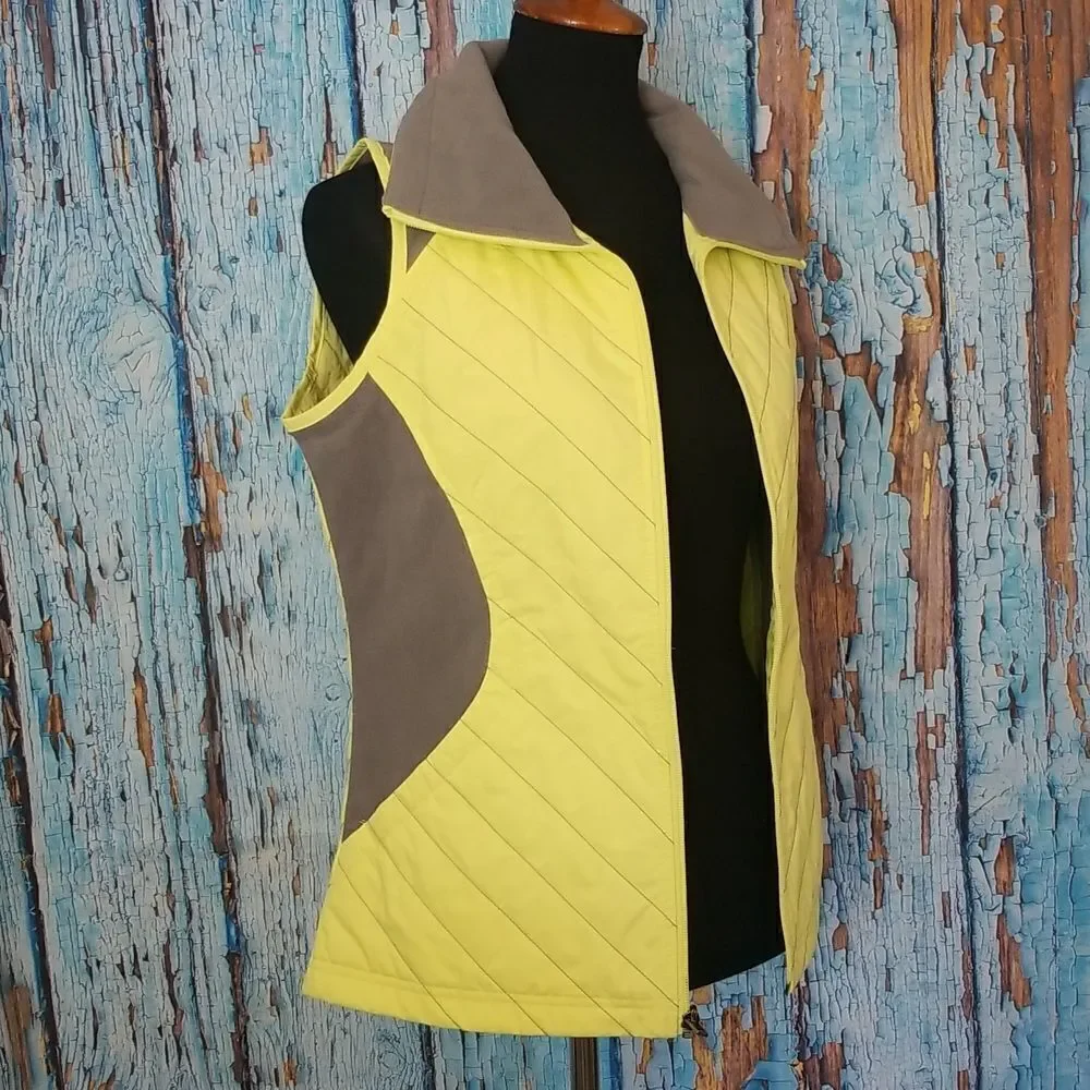 COLUMBIA Quilted Zip Front Vest - Picture 2 of 10